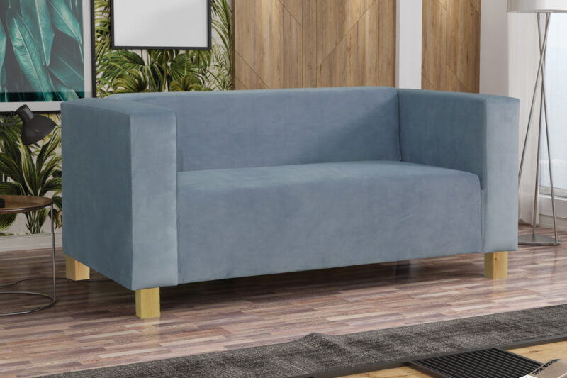 LAURA pohovka, Kronos 31, svetlé nožičky Jednoduchá a štýlová pohovka LAURA sa bude vynímať vo Vašom interiéri. Využitie nájde v obývačke, hosťovskej izby či kancelárii. Moderný vzhľad jej dodáva farebné prevedenie a efektné nožičky.Pohovka je vyrobená v kombinácii lepenky a borovicového dreva. Výplň sedáku tvorí vlnovcová pružina a polyuretánová pena T25. Výplň opierok tvorí polyuretánova pena T25. Sedacia časť a opierka je čalúnené látkou Kronos 31.Celkové rozmery pohovky (v/š/h): 78 x 146 x 81 cm. Hĺbka sedadla bez vankúšov: 54 cm, výška sedadla od zeme: 40 cm. Pohovka nie je rozkladacia, a je bez úložného priestoru.Skutočné rozmery sa môžu líšiť do 5 cm, je to spôsobené špecifickosťou čalúnnických výrobkov.Pohovka má zaujímavé a elegantné nožičky farby prírodného dreva.