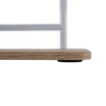 Stojan na kvety Ledor Typ 1 v elegantnej kombinácii bielej farby a dekoru dub sonoma je ideálnym doplnkom pre váš interiér. Tento moderný stojan je navrhnutý tak, aby priniesol do vášho domova štýl a funkčnosť. S výškou 74 cm, šírkou 36 cm a hĺbkou 23,5 cm ponúka dostatok priestoru pre vaše…