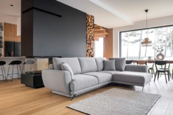 LERDE je mimoriadne útulná a zároveň pohodlná rohová sedačka v tvare L s rozmermi 280 x 191 x 90 cm v látke Gusto 86 v pravom prevedení.Medzi charakteristické znaky patrí: stabilná konštrukcia, tlmený, ale zaujímavý vzhľad, čalúnené operadlo, veľké vankúše, štýlové nohy dodávajúce ľahkosť celej konštrukcii a hlboký, mäkký sedák z HR peny. Zaručuje tiež správnu polohu tela počas odpočinku a značné pohodlie. Rohová sedačka Lerde je multifunkčný kus nábytku, pretože poskytuje maximálny komfort vo dne aj v noci. Po rozložení pohovky pomocou intuitívneho a nekomplikovaného mechanizmu Delphin získate plochu na spanie 126 x 240 cm a priestranný úložný priestor na lôžkoviny.Rohová sedačka Lerde je kus nábytku, ktorý splní všetky vaše požiadavky. Má všetko, čo je potrebné na dosiahnutie najvyššej úrovne pre relax a pohodlie. Nosnosť: 320 kgPlocha na spanie: 126 x 240 cmRozmery(ŠxHxV): 280 x 191 x 90 cmHĺbka sedacej plochy:60cm, šírka sedacej plochy:240 cm, výška sedu: 42 cm, výška nôh: 13cm, materiál kov.Upozornenie: Váš monitor z hľadiska nastavenia nemusí zobrazovať farby také, ako sú v skutočnosti.
