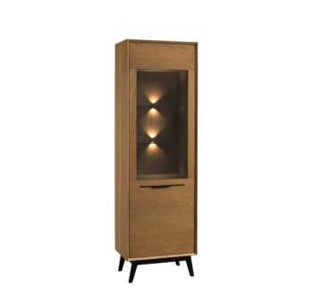 LEVADA je sektorový nábytok výnimočný svojou eleganciou a moderným dizajnom. Upúta a zvýši prestíž každého interiéru. Pôvab dreva zvýrazňujú jemné úchytky, ktoré sú vyrobené z kovu. Vnútro nábytku poskytuje pohodlný úložný priestor, ku ktorému budete mať vždy ľahký prístup. V našej ponuke nájdete aj ďalšie prvky sektoru LEVADA.Predná časť nábytku je vyrobená z masívu dubového dreva. Vnútorný korpus je vyrobený z nábytkovej dosky v dekore dreva. Vonkajší korpus je vyrobený z prírodnej dyhy.Zostava sa skladá z:LEVADA Vysoká vitrína ľavá - rozmery (š,v,h): 95 x 125 x 42 cm,LEVADA TV stolík - rozmery (š,v,h): 180 x 55 x 42 cm,LEVADA nízka vitrína - 95 x 125 x 42 cm.Farebné prevedenie: dub Rustikal v karamelovom odtieni.Nábytok sa dodáva zmontovaný. 