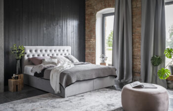 Užívajte si pokojný, ničím nerušený spánok na pohodlnej čalúnenej manželskej posteli s úložným priestorom LIBORN 160. Okrem maximálneho pohodlia a komfortu, ktoré Vám ponúkne, bude tiež krásnym, elegantným doplnkom spálne. K dokonalosti postele prispieva v prvom rade jej vysoké čelo s gombíkmi…