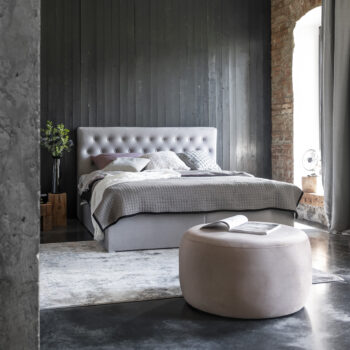 Užívajte si pokojný, ničím nerušený spánok na pohodlnej čalúnenej manželskej posteli s úložným priestorom LIBORN 180. Okrem maximálneho pohodlia a komfortu, ktoré Vám ponúkne, bude tiež krásnym, elegantným doplnkom spálne. K dokonalosti postele prispieva v prvom rade jej vysoké čelo s gombíkmi…