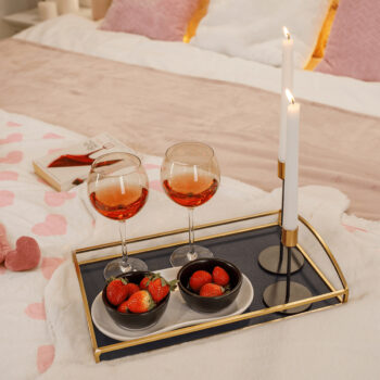 Predstavujeme vám elegantný pohár na víno Lilo Typ 1, ktorý je ideálnym doplnkom pre každú domácnosť. Tento set obsahuje šesť pohárov s objemom 500 ml, ktoré sú vyrobené z kvalitného skla a ponúkajú moderný vzhľad v svetlohnedej dymovej farbe. Poháre sú navrhnuté tak, aby…