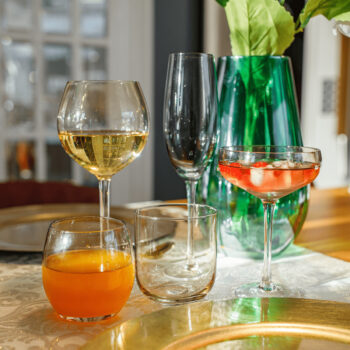 Predstavujeme vám elegantný pohár na víno Lilo Typ 1, ktorý je ideálnym doplnkom pre každú domácnosť. Tento set obsahuje šesť pohárov s objemom 500 ml, ktoré sú vyrobené z kvalitného skla a ponúkajú moderný vzhľad v svetlohnedej dymovej farbe. Poháre sú navrhnuté tak, aby…