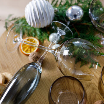 Predstavujeme vám elegantný pohár na víno Lilo Typ 1, ktorý je ideálnym doplnkom pre každú domácnosť. Tento set obsahuje šesť pohárov s objemom 500 ml, ktoré sú vyrobené z kvalitného skla a ponúkajú moderný vzhľad v svetlohnedej dymovej farbe. Poháre sú navrhnuté tak, aby…