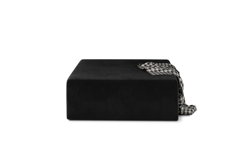 LIMA čalúnený taburet, Mat Velvet 99 Moderný a priestranný taburet LIMA sa bude vynímať vo Vašej obývacej izbe alebo spálni. Hodí sa ako skvelý doplnok k sedacej súprave, alebo poslúži ako miesto na sedenie či relaxáciu.Taburet má pohodlný sedák vyplnený kvalitnou HR penou, ktorá zabezpečuje priedušnosť, elasticitu a maximálny komfort sedenia. Rám je vyrobený z kvalitnej LTD dosky. Sedadlo je potiahnuté kvalitnou látkou odolnou voči oderu a vyblednutiu v odtieni Mat Velvet 99. Taburet je zo spodnej strany doplnený o nenápadné 2 cm nožičky.Rozmery:- šírka: 83 cm,- výška: 42 cm,- hĺbka: 83 cm.