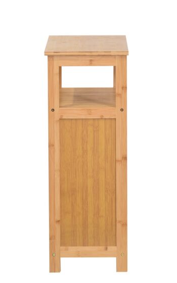 S touto bambusovou skrinkou LINDA 2D vytvoríte praktický úložný priestor pre vaše kúpeľňové predmety. Vizuálne zaujme kúpeľňová komoda svojim prírodným vzhľadom, ktorý skvele ozvláštni každú kúpeľňu. Táto kúpeľňová skrinka je vyrobená z vysokokvalitného bambusu s vodeodolnou lakovou úpravou, ktorá sa len tak ľahko nezdeformuje a môže Vám slúžiť dlhé roky. Lamelová konštrukcia navyše pomáha zabezpečiť dobrú cirkuláciu vzduchu vo vnútri skrinky.Okrem použitia v kúpeľni táto praktická voľne stojaca bambusová skrinka, ktorá patrí medzi nábytok z bambusu,  môže slúžiť aj ako kuchynská skrinka na uloženie mikrovlnnej rúry, riadu alebo pohárov; alebo ako príručný stolík v obývacej izbe na prehľadné uloženie kníh,deorácií a fotografií.Rozmery skrinky:Š 60 x V 80 x H 30 cmDodávame v demonte.
