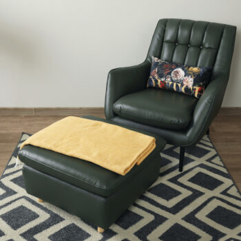 Taburetka Linsy v olivovozelenej farbe so svetlým orechom je ideálnym doplnkom pre váš interiér. Táto moderná taburetka od značky KONDELA sa vyznačuje elegantným dizajnom a kvalitným spracovaním, ktoré zaručuje dlhú životnosť. Je vyrobená z kombinácie kože a ekokože, čo jej dodáva luxusný vzhľad…