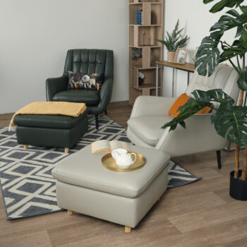 Taburetka Linsy v olivovozelenej farbe so svetlým orechom je ideálnym doplnkom pre váš interiér. Táto moderná taburetka od značky KONDELA sa vyznačuje elegantným dizajnom a kvalitným spracovaním, ktoré zaručuje dlhú životnosť. Je vyrobená z kombinácie kože a ekokože, čo jej dodáva luxusný vzhľad…