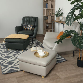 Taburetka Linsy v elegantnom prevedení svetlosivej farby a svetlého orecha je ideálnym doplnkom pre váš interiér. Táto moderná taburetka od značky KONDELA ponúka nielen štýlový vzhľad, ale aj praktické využitie. Je vyrobená z kvalitnej ekokože, ktorá je známa…