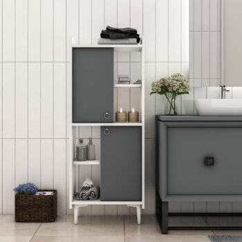 Skrinka LONDON – Elegantné úložné riešenie pre vašu obývaciu izbuSkrinka LONDON je skvelým doplnkom do modernej obývacej izby, ktorá kombinuje štýlový dizajn s praktickým úložným priestorom. Vďaka kombinácii skrinky a regálku ponúka dostatok miesta na usporiadanie vašich kníh, dekorácií či ďalších predmetov.Vyrobená z kvalitného LTD materiálu s hrúbkou 18 mm, skrinka LONDON zaručuje pevnosť a dlhú životnosť. Jej rozmery 132 x 53.4 x 29.6 cm umožňujú efektívne využitie priestoru, zatiaľ čo kovové úchytky dodávajú moderný a elegantný vzhľad.Hlavné vlastnosti:Materiál: LTDRozmer: 132 x 53.4 x 29.6 cmVybavenie: Skrinka a regálikPočet dvierok: 2Počet políc: 2Úchytky: KovovéHrúbka materiálu: 18 mmDodatočné informácie: Dodávame v demonte, plastové nožičkyFarba: Antracit + bielaSkrinka LONDON je dodávaná v demontovanom stave s jednoduchým návodom na zostavenie. Vďaka plastovým nožičkám je stabilný a zároveň chráni podlahu pred poškriabaním. Kombinácia antracitovej a bielej farby dodáva obývačke moderný a svieži vzhľad. Tento kus nábytku je ideálny pre všetkých, ktorí hľadajú praktické a štýlové riešenie pre svoj domov.