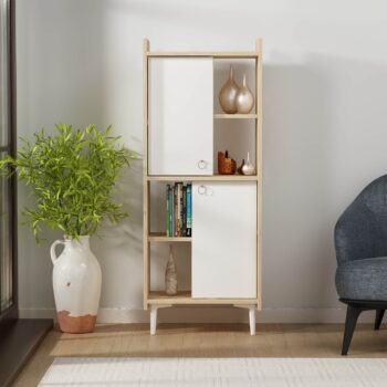 Skrinka LONDON – Elegantné úložné riešenie pre vašu obývaciu izbuSkrinka LONDON je skvelým doplnkom do modernej obývacej izby, ktorá kombinuje štýlový dizajn s praktickým úložným priestorom. Vďaka kombinácii skrinky a regálku ponúka dostatok miesta na usporiadanie vašich kníh, dekorácií či ďalších predmetov.Vyrobená z kvalitného LTD materiálu s hrúbkou 18 mm, skrinka LONDON zaručuje pevnosť a dlhú životnosť. Jej rozmery 132 x 53.4 x 29.6 cm umožňujú efektívne využitie priestoru, zatiaľ čo kovové úchytky dodávajú moderný a elegantný vzhľad.Hlavné vlastnosti:Materiál: LTDRozmer: 132 x 53.4 x 29.6 cmVybavenie: Skrinka a regálikPočet dvierok: 2Počet políc: 2Úchytky: KovovéHrúbka materiálu: 18 mmDodatočné informácie: Dodávame v demonte, plastové nožičkyFarba: Dub + bielaSkrinka LONDON je dodávaná v demontovanom stave s jednoduchým návodom na zostavenie. Vďaka plastovým nožičkám je stabilný a zároveň chráni podlahu pred poškriabaním. Kombinácia antracitovej a bielej farby dodáva obývačke moderný a svieži vzhľad. Tento kus nábytku je ideálny pre všetkých, ktorí hľadajú praktické a štýlové riešenie pre svoj domov.