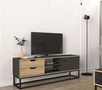 Zoznámte sa s LORES, TV stolíkom, ktorý kombinuje funkčnosť s moderným dizajnom, ideálny pre každú obývaciu izbu. Jeho elegantná svetlo hnedá a antracitová farba spoločne s praktickým dizajnom poskytujú nielen úložný priestor, ale aj dotvárajú štýlový vzhľad vášho domova.Detailné špecifikácieTyp tovaru: TV stolíkMateriál: Vysoko kvalitný LTD materiál s hrúbkou 18 mm, ktorý zaisťuje vysokú odolnosť a stabilitu.Rozmery: 150 x 53.2 x 35 cm, perfektne sa hodí na umiestnenie televíznych prijímačov a inej elektroniky.Farba: Kombinácia svetlo hnedej a antracitovej, ktorá prináša moderný a sofistikovaný vzhľad.Vybavenie: Stolík obsahuje regál, dve zásuvky a jednodverovú skrinku, čo ponúka rozmanité možnosti pre organizáciu a úložný priestor.Počet dverí, dvierok: Jeden dverový segment, poskytujúci skrytý priestor na uskladnenie ďalších potrieb.Dodatočné informácie: Dodávame v demontovanom stave, čo uľahčuje transport a montáž.TV stolík LORES je výnimočný svojou multifunkčnosťou a moderným dizajnom, čo z neho robí nielen praktický, ale aj vizuálne atraktívny kus nábytku, ktorý obohatí akúkoľvek obývaciu izbu.