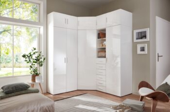 Elegantný nočný stolík so zásuvkami LORIANA doplní každý štýlový a moderný interiér.  Korpus je v nadčasovej bielej farbe, dvierka sú lakované vo vysokom lesku, čo ešte viac podčiarkuje jeho eleganciu. Či už ho využijete ako nočný stolík alebo ako komodu do spálne, bude určite ozdobou každého priestoru. Je vyrobený z kvalitenej LTD dosky, ktorá je nenáročná na udržiavanie. Rukoväte sú plastové v lesklej chrómovej farbe. Rozmery (ŠxVxH): 46 x 58 x 40 cm.Možno ho umiestniť samostatne, alebo aj ako doplnok k jedinečnej rohovej šatníkovej zostave, ktorá Vám poskytne maximálne využitie priestoru a súčasne pôsobí veľmi štýlovo.Dodávame v demonte.