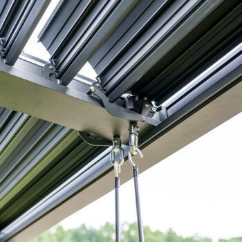 Užívajte si pohodovú atmosféru teplých slnečných dní vo Vašej záhrade, ukrytí v príjemnom chládku pod jedinečnou hliníkovou pergolou LOTAN 300x400 cm. Pretvorte Vašu záhradu na jedinečné miesto s príjemným prostredím, ktorú bude dokonale zdobiť táto praktická pergola. Nohy pergoly sú…