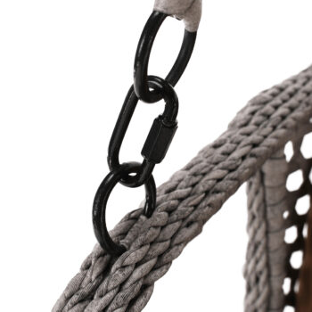 Objavte pohodlie a štýl s závesným hojdacím kreslom Luanda v elegantnej kombinácii hnedých a sivohnedých odtieňov. Toto moderné kreslo je ideálne pre všetky vekové kategórie a je určené na použitie v interiéri aj exteriéri, čo z neho robí univerzálny doplnok do vášho domova…