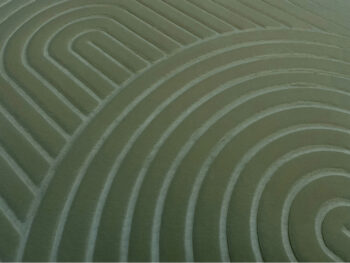 Predstavujeme vám koberec Luvre s rozmermi 75x100 cm v elegantnej zelenej farbe, ktorý je ideálnym doplnkom pre váš interiér. Tento moderný koberec od značky KONDELA prinesie do vašej domácnosti nádych štýlu a pohodlia.