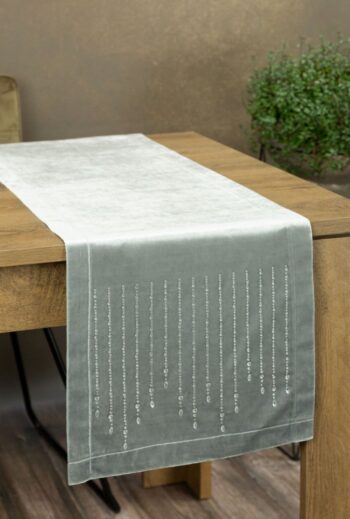 Luxusný zamatový stredový obrus v striebornej farbe s detailom kamienkov 35x220