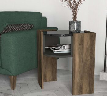 MABEL - Luxusný príručný stolík pre vašu obývaciu izbuPredstavujeme vám MABEL - elegantný a luxusný príručný stolík, ktorý je dokonalým doplnkom pre vašu obývaciu izbu. Tento stolík je vyrobený z kvalitného LTD materiálu a vyniká kombináciou orecha a mramoru, čo mu dodáva sofistikovaný a príťažlivý vzhľad.Typ tovaru: Príručný stolíkMateriál: LTDRozmer: 22 x 60 x 22 cmFarba: Orech + mramorVybavenie: Odkladacie policeŠtýl: LuxusnéTvar: ŠtvorcovýHrúbka materiálu: 18 mmDodatočné informácie: Dodávame v demonteStolík MABEL sa pýši svojim luxusným dizajnom a štvorcovým tvarom, ktorý je nielen praktický, ale aj esteticky atraktívny. Vďaka odkladacej polici ponúka dostatok priestoru pre vaše knihy, časopisy či dekorácie. Robustný LTD materiál s hrúbkou 18 mm zaisťuje dlhú životnosť a pevnosť tohto stolíka.Objednajte si príručný stolík MABEL ešte dnes a pridajte do svojej obývačky štýlový a funkčný nábytok, ktorý zaujme každého návštevníka. Dodávame v demonte, čo umožňuje jednoduchú prepravu a jednoduchú montáž.
