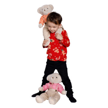 Plyšový medveď Maden Boy Typ 1 je ideálnym spoločníkom pre deti aj dospelých, ktorí hľadajú jemnosť a pohodlie. S výškou 45 cm a kombináciou smotanovej a ružovej farby sa stane neoddeliteľnou súčasťou každej detskej izby alebo obývačky. Tento roztomilý medvedík je vyrobený z kvalitnej bavlnenej…