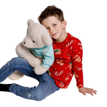 Predstavujeme vám plyšového medveďa Maden Boy Typ 2, ktorý je ideálnym spoločníkom pre deti aj dospelých. Tento roztomilý medvedík v smotanovo-modrej farbe je vyrobený z kvalitnej bavlny, čo zaručuje jeho jemnosť a príjemný dotyk. S výškou 65 cm sa stane výrazným prvkom každej…