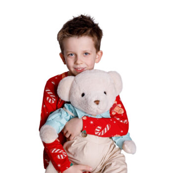 Predstavujeme vám plyšového medveďa Maden Boy Typ 2, ktorý je ideálnym spoločníkom pre deti aj dospelých. Tento roztomilý medvedík v smotanovo-modrej farbe je vyrobený z kvalitnej bavlny, čo zaručuje jeho jemnosť a príjemný dotyk. S výškou 65 cm sa stane výrazným prvkom každej…