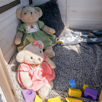 Plyšový medveď Maden Girl Typ 1 je ideálnym spoločníkom pre deti aj dospelých, ktorí milujú mäkké a príjemné hračky. Tento roztomilý medvedík v smotanovo-ružovej farbe je vyrobený z kvalitnej bavlny, čo zaručuje jeho jemnosť a odolnosť. S výškou 45 cm sa stane výrazným doplnkom každej detskej…