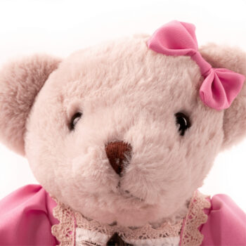 Plyšový medveď Maden Girl Typ 1 je ideálnym spoločníkom pre deti aj dospelých, ktorí milujú mäkké a príjemné hračky. Tento roztomilý medvedík v smotanovo-ružovej farbe je vyrobený z kvalitnej bavlny, čo zaručuje jeho jemnosť a odolnosť. S výškou 45 cm sa stane výrazným doplnkom každej detskej…