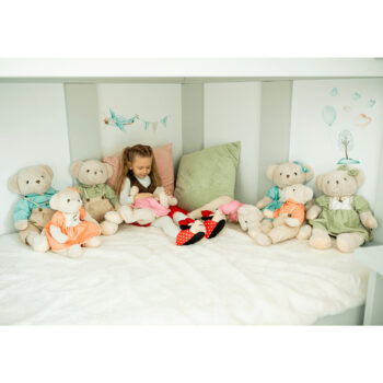 Predstavujeme vám roztomilého plyšového medveďa Maden Girl Typ 2, ktorý je ideálnym spoločníkom pre deti aj dospelých. Tento medvedík s výškou 65 cm je vyrobený z kvalitnej bavlnenej látky, ktorá je príjemná na dotyk a zaručuje dlhú životnosť hračky. Jeho smotanovo-zelené…