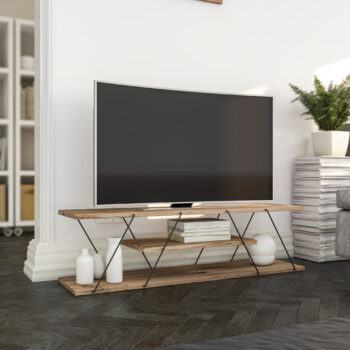 MADRID – Industriálny TV stolík s dekorom orecha pre modernú obývaciu izbuMADRID je elegantný TV stolík navrhnutý v industriálnom štýle, ideálny pre každú modernú obývaciu izbu. Kombinácia čiernej kovovej konštrukcie a dekoru orechu dodáva stolíku sofistikovaný vzhľad, ktorý zaujme na prvý pohľad.Materiál: Melamín, VT laminát a kovFarba: Čierna + orechRozmer: 33 x 120 x 30 cmVybavenie: Odkladacie police pre elektroniku a dekorácieŠtýl: IndustriálneTvar: ObdĺžnikovýHrúbka materiálu: 18 mmDodanie: Dodávame v demonte pre jednoduchú montážMADRID ponúka praktický úložný priestor vďaka odkladacej polici, ktorá poskytuje dostatok miesta pre elektroniku, dekorácie alebo knihy. Jeho obdĺžnikový tvar a kompaktné rozmery sú ideálne pre menšie aj väčšie priestory, zatiaľ čo robustná kovová konštrukcia a kvalitná laminátová doska v dekore orecha zaisťujú odolnosť a dlhú životnosť.Zaobstarajte si MADRID a doprajte svojej obývačke štýlový a funkčný TV stolík, ktorý spája moderný industriálny dizajn s praktickosťou.