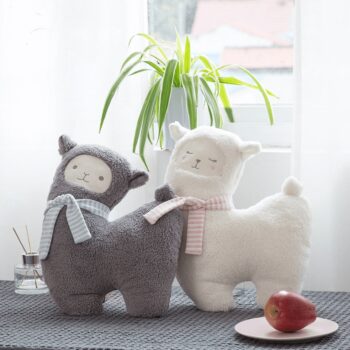 KONDELA Maggie plyšová ovečka 47 cm sivá – Obrázok 5