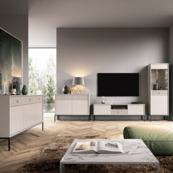 TV stolík Magira MA01 v elegantnom farebnom prevedení kašmír a čierna je ideálnym doplnkom pre moderné interiéry. Tento kus nábytku od značky KONDELA ponúka nielen štýlový vzhľad, ale aj praktické využitie. S rozmermi 154,5 cm na šírku, 52,4 cm na výšku a hĺbkou 39 cm poskytuje…