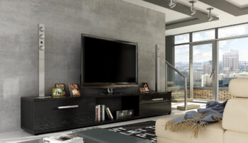 Moderný TV stolík MALTEZ v čiernom farebnom prevedení. Lesk sa nachádza iba na dvierkách. Korpus stolíka je vyrobený z kvalitného LTD materiálu.  V ponuke aj v iných farebných prevedeniach. Rozmery stolíka š/v/h 176/28/40.Dodávame v demonte.