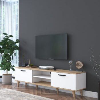 TV stolík MANTIS – moderná elegancia a funkčnosť pre vašu obývaciu izbuTV stolík MANTIS je ideálnym doplnkom pre každú modernú obývaciu izbu. Spojenie bielej farby a dekoru orecha vytvára štýlový a útulný vzhľad, ktorý skvele ladí s rôznymi interiérmi. Praktické vybavenie a premyslený dizajn zaisťujú pohodlie a dostatok úložného priestoru.Hlavné vlastnosti TV stolíka MANTIS:Materiál: melamín a VT laminát – odolný povrch, ktorý sa ľahko udržuje.Rozmery: 48,6 x 180 x 35 cm – priestranný dizajn pre pohodlné umiestnenie televízie a ďalšieho vybavenia.Farba: kombinácia bielej a dekoru orecha, ktorá dodáva interiéru moderný a príjemný vzhľad.Vybavenie:2 plné dvierka pre diskrétne uloženie vecí.Regálik pre multimediálne zariadenia alebo dekorácie.Hrúbka materiálu: 18 mm – pevná a stabilná konštrukcia.Možnosť pripevnenia k stene pre vyššiu bezpečnosť a stabilitu.Dodávame v demontovanom stave s prehľadným montážnym návodom.TV stolík MANTIS je navrhnutý tak, aby spĺňal všetky vaše požiadavky na štýl, funkčnosť a praktickosť. Poskytuje dostatok priestoru pre televíziu, zariadenie aj drobnosti, pričom dodáva vašej obývačke elegantný vzhľad.Vylepšite svoju obývačku s TV stolíkom MANTIS – elegantné a praktické riešenie pre váš domov!