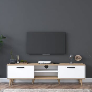 TV stolík MANTIS – moderná elegancia a funkčnosť pre vašu obývaciu izbuTV stolík MANTIS je ideálnym doplnkom pre každú modernú obývaciu izbu. Spojenie bielej farby a dekoru orecha vytvára štýlový a útulný vzhľad, ktorý skvele ladí s rôznymi interiérmi. Praktické vybavenie a premyslený dizajn zaisťujú pohodlie a dostatok úložného priestoru.Hlavné vlastnosti TV stolíka MANTIS:Materiál: melamín a VT laminát – odolný povrch, ktorý sa ľahko udržuje.Rozmery: 48,6 x 180 x 35 cm – priestranný dizajn pre pohodlné umiestnenie televízie a ďalšieho vybavenia.Farba: kombinácia bielej a dekoru orecha, ktorá dodáva interiéru moderný a príjemný vzhľad.Vybavenie:2 plné dvierka pre diskrétne uloženie vecí.Regálik pre multimediálne zariadenia alebo dekorácie.Hrúbka materiálu: 18 mm – pevná a stabilná konštrukcia.Možnosť pripevnenia k stene pre vyššiu bezpečnosť a stabilitu.Dodávame v demontovanom stave s prehľadným montážnym návodom.TV stolík MANTIS je navrhnutý tak, aby spĺňal všetky vaše požiadavky na štýl, funkčnosť a praktickosť. Poskytuje dostatok priestoru pre televíziu, zariadenie aj drobnosti, pričom dodáva vašej obývačke elegantný vzhľad.Vylepšite svoju obývačku s TV stolíkom MANTIS – elegantné a praktické riešenie pre váš domov!