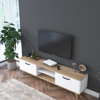 TV stolík MANTIS – moderná elegancia a funkčnosť pre vašu obývaciu izbuTV stolík MANTIS je ideálnym doplnkom pre každú modernú obývaciu izbu. Spojenie bielej farby a dekoru orecha vytvára štýlový a útulný vzhľad, ktorý skvele ladí s rôznymi interiérmi. Praktické vybavenie a premyslený dizajn zaisťujú pohodlie a dostatok úložného priestoru.Hlavné vlastnosti TV stolíka MANTIS:Materiál: melamín a VT laminát – odolný povrch, ktorý sa ľahko udržuje.Rozmery: 48,6 x 180 x 35 cm – priestranný dizajn pre pohodlné umiestnenie televízie a ďalšieho vybavenia.Farba: kombinácia bielej a dekoru orecha, ktorá dodáva interiéru moderný a príjemný vzhľad.Vybavenie:2 plné dvierka pre diskrétne uloženie vecí.Regálik pre multimediálne zariadenia alebo dekorácie.Hrúbka materiálu: 18 mm – pevná a stabilná konštrukcia.Možnosť pripevnenia k stene pre vyššiu bezpečnosť a stabilitu.Dodávame v demontovanom stave s prehľadným montážnym návodom.TV stolík MANTIS je navrhnutý tak, aby spĺňal všetky vaše požiadavky na štýl, funkčnosť a praktickosť. Poskytuje dostatok priestoru pre televíziu, zariadenie aj drobnosti, pričom dodáva vašej obývačke elegantný vzhľad.Vylepšite svoju obývačku s TV stolíkom MANTIS – elegantné a praktické riešenie pre váš domov!