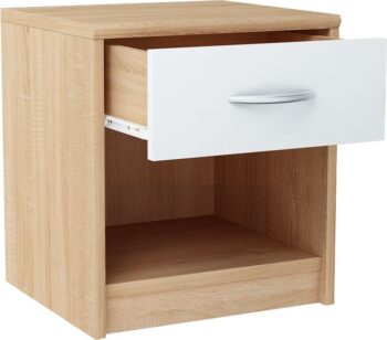 Klasický nočný stolík so zásuvkou MAREK,  je vyrobený z kvalitnej LTD dosky. Korpus stolíka je v obľúbenom farebnom prevedení dub sonoma, zásuvka je v bielej farbe. K dispozícií máte ďalších 6 farebných prevedení na výber. Pojazdy v zásuvkách sú kovové s plastovými koliečkami.Úchytky sú z plastu vo farbe alumínium oblého tvaru.Dodávame v demontovanom stave.