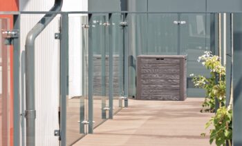 Praktickú plastovú záhradnú truhlicu MBWL140 140 l s imitáciou dreva skvele využijete na záhrade či terase, na odloženie vankúšov, podsedákov či akéhokoľvek záhradného príslušenstva alebo detských hračiek. Jej rozmery sú (ŠxHxV): 58,5x46x55 cm a je vyrobená v krásnom prevedení antracit, ktoré…