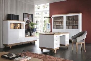 Vitrína s osvetlením ASPEN AS-W1/2 P patrí k znamenitej a exkluzívnej kolekcii Aspen. Nežné a elegantné farebné prevedenie bielej vo vysokom lesku v kombinácii s dubom Grande 01 z nej robí skutočný unikát, ktorý sa stane klenotom každej miestnosti. Rozmery vitríny sú (ŠxHxV): 67,1x43,4x205…