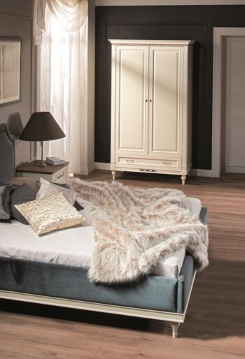 Šarm a pôvab ukrytý v posteľovom ráme FLORENCJA FL-1 160 z kolekcie Florencja Vás chytí za srdce. Rozmery sú (ŠxHxV): 175x208,5x120 cm. Výška lôžka je 44 cm, lôžko vytvára plochu na spanie s rozmermi 160x200 cm. Za príplatok je dostupný aj úložný priestor, ktorý využijete na…