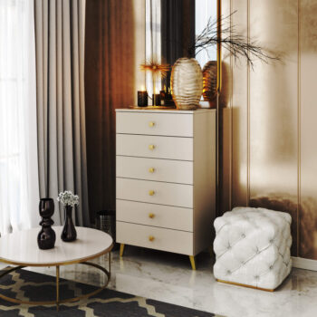 Dizajnová komoda MEJBY K-06 krásne zvýrazní glamour, japonský alebo moderný luxusný dekor. Kašmírová farba je zaujímavý trend, ktorý dominuje súčasným interiérom. Komoda v tomto odtieni dodáva aranžmánu upokojujúci charakter. Vybavený 6 zásuvkami so zlatými úchytkami, šikovne spája eleganciu s funkčnosťou a komfortom používania.Rozmery:Šírka: 60 cmVýška: 104 cmHĺbka: 37 cmŠpecifikácia:Materiál: laminovaná doska KRONOSPANHrúbka plechu: 16 mmFarba nábytku:Korpus: Kašmírový matnýPredná strana: matný kašmírPočet zásuviek: 4Hĺbka zásuvky: 35 cmŠírka zásuvky: 31,5 cmTovar dodávame v demonte.