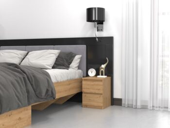 Moderná elegancia vo svojej čistej podobe poteší predovšetkým priaznivcov moderných aranžmánov založených na minimalizme a jednoduchom dizajne. To platí aj pre nočný stolík MELWIN M2.Jeho rozmery 30x30x40 cm umožňujú, aby sa zmestil aj do malých priestorov. Naši zákazníci ho však oceňujú predovšetkým pre jeho kapacitu. Dve hlboké zásuvky poskytujú útočisko všetkému, čo je pred spaním viac či menej potrebné. Svoje miesto tam nájdu okuliare, telefón s nabíjačkou, obľúbené knihy, lieky a dokonca aj tablet. Vďaka tomu nočný stolík MELWIN nezaberá miesto, ale ho dokonca zväčšuje, pričom využíva každý centimeter priestoru.Bezúchytkové čelá zásuviek zaisťujú pohodlné používanie a zdôrazňujú moderný charakter interiéru. Zásuvky na valčekových vodiacich koľajniciach zabezpečia pohodlné a predovšetkým bezpečné používanie. Materiál: kvalitné LTD + povrchová úprava ABS plastom (vyznačuje sa vysokou mechanickou a chemickou pevnosťou)ROZMERY:Hĺbka: 30 cmŠírka: 30 cmVýška: 40 cmDodávame v demonte