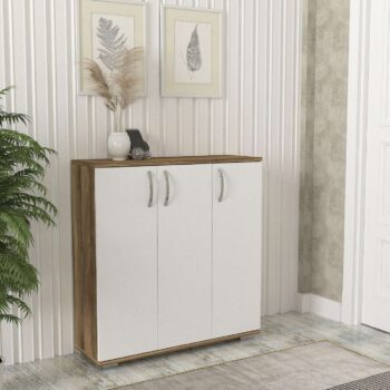 MENIS – Štýlový botník vo farbe biela + orechPridajte do svojej predsiene praktický a elegantný botník MENIS. Tento moderný botník v kombinácii bielej a orechovej farby je navrhnutý tak, aby poskytoval dostatok úložného priestoru pre vašu obuv a zároveň dodal vašej predsieni štýlový vzhľad.Typ tovaru: BotníkVhodné do miestnosti: PredsieňMateriál: LTDRozmer: 89 x 93 x 29.5 cmFarba: Biela + orechVybavenie: DvierkaHrúbka materiálu: 18 mmPoznámka: Dodávame v demonte.Botník MENIS je vyrobený z kvalitného materiálu LTD s hrúbkou 18 mm, čo zaisťuje jeho dlhú životnosť a odolnosť. Jeho elegantný dizajn v kombinácii bielej a orechovej farby sa hodí do akéhokoľvek interiéru, pričom dodáva moderný a prírodný nádych. Praktické dvierka uľahčujú organizáciu a udržanie poriadku vo vašej predsieni.Zaobstarajte si botník MENIS a udržujte svoju predsieň vždy upravenú a štýlovú!