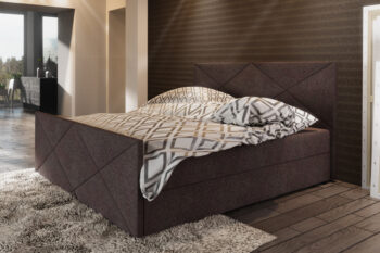 Štýlová a elegantná posteľ MERENGE, patrí medzi moderné manželské postele. Výrazným dizajnovým prvkom je jej čelo, ktoré tiež ochráni vašu stenu pred oderom.Posteľ je čalúnená. Použitá je kvalitná látka COSMIC 800. Disponuje praktickým úložným priestorom. Súčasťou postele je bonelový matrac a rošt. Pre väčší komfort si môžete dokúpiť praktický vrchný krycí matrac TOPPER (viď. doporučené produkty).Celkové rozmery postele (š,v,h): 165 x 102 x 216 cm. Výška predného čela postele: 56 cm. Výška spacej plochy 45 cm. Maximálna nosnosť postele: 240 kg.V našej ponuke nájdete aj ďalšie prevedenia a rozmery postelí MERENGE.Dodávame v demontovanom stave.