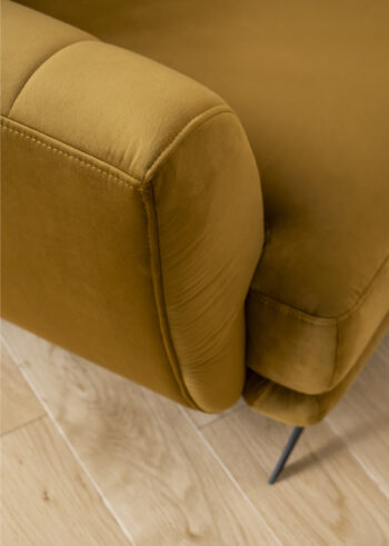 Niekedy stačí aj jeden kus nábytku do obývačky, hosťovskej izby či spálne, ktorý ju zútulní a dodá jej nový charakter. Takýmto úžasným doplnkom do Vášho domova sa môže stať rozkladacia sedacia súprava s úložným priestorom MERI 3+1+1. Jednoduchý, no zato veľmi elegantný dizajn tohto jedinečného setu…