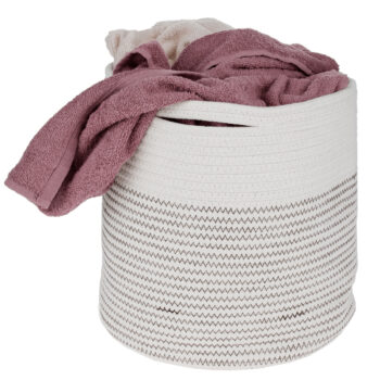 Pletený kôš (3 ks) Mezon v bielej farbe je elegantným a praktickým doplnkom pre váš interiér. Tento set troch košov od značky KONDELA ponúka moderný vzhľad, ktorý sa ľahko začlení do akéhokoľvek priestoru. Koše sú vyrobené z kvalitnej látky, kombinácie bavlny a polyesteru, čo zaručuje ich dlhú…