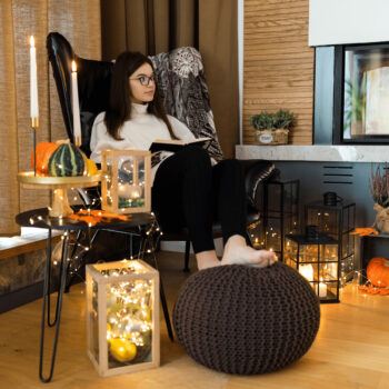 Drevený lampáš Miles Typ 1 s výškou 34,5 cm je elegantným doplnkom pre váš interiér. Tento moderný lampáš v prírodnej farbe kombinuje masívny bambus a kov, čo mu dodáva jedinečný vzhľad a zaručuje dlhú životnosť. Jeho nepravidelný tvar a svetlá farebnosť prinesú do vášho domova nádych prírody…