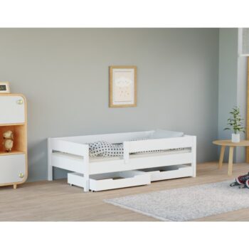 Detská posteľ MIX je praktickým a elegantným riešením pre každú detskú izbu, pričom biele farebné prevedenie dodá miestnosti svetlosť a útulnosť. Vyrobená je z kombinácie masívneho borovicového dreva a kvalitnej DTD dosky, pričom všetky hrany sú zabezpečené odolnou ABS páskou. Posteľ má rozmery …