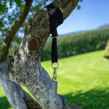 Sada na uchytenie závesného kresla Mons v striebornom prevedení je ideálnym riešením pre tých, ktorí hľadajú spoľahlivé a esteticky príjemné riešenie pre zavesenie svojho obľúbeného kresla. Táto sada je navrhnutá tak, aby poskytovala maximálnu stabilitu a bezpečnosť pri používaní závesných…