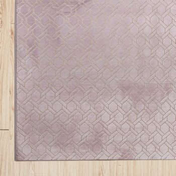 Koberec Moronis Typ 2 v rozmere 100x140 cm je ideálnym doplnkom pre váš interiér, ktorý prinesie do vašej domácnosti nádych moderného štýlu. Tento koberec od značky KONDELA je navrhnutý tak, aby spĺňal všetky vaše estetické a praktické požiadavky.